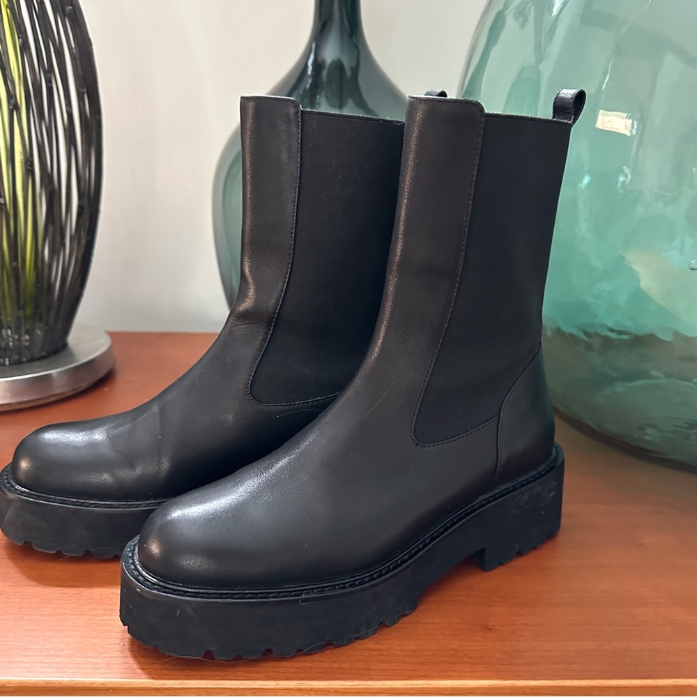 Lug Black Leather Chelsea Boots - Japan